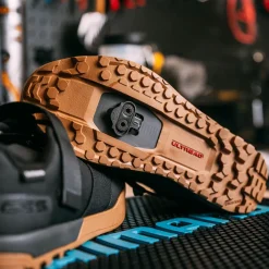MT001 Multi Entry SPD Cleats